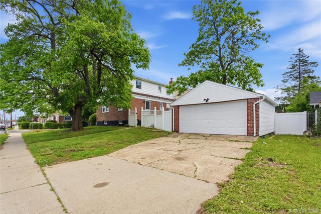 646 Macon Place, Uniondale, NY 11553