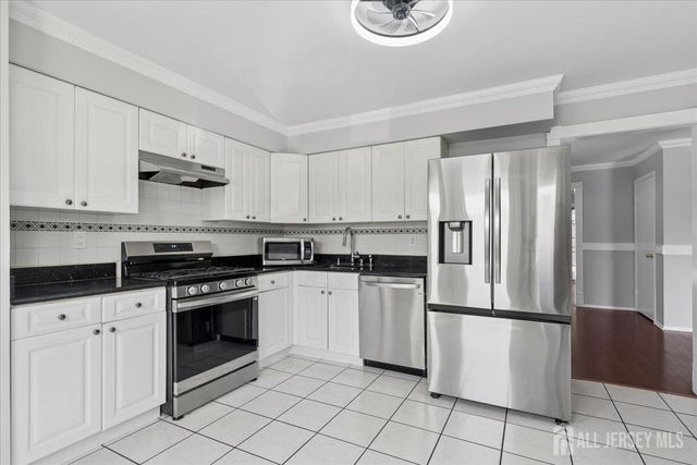 45 Astor Court, Sayreville, NJ 08872