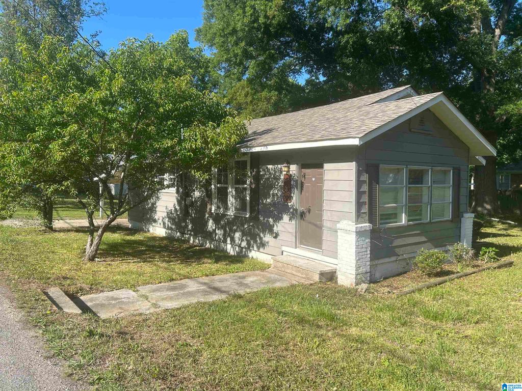 106 E CREST ROAD, Hueytown, AL 35023