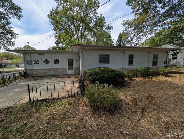 1610 Berkley Lane, Belleville, IL 62226