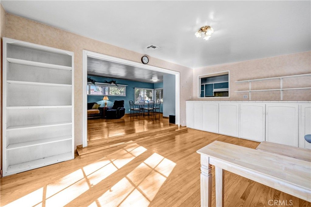 Image 11 of property listing at 5906 Colbath, Valley Glen, CA 91401