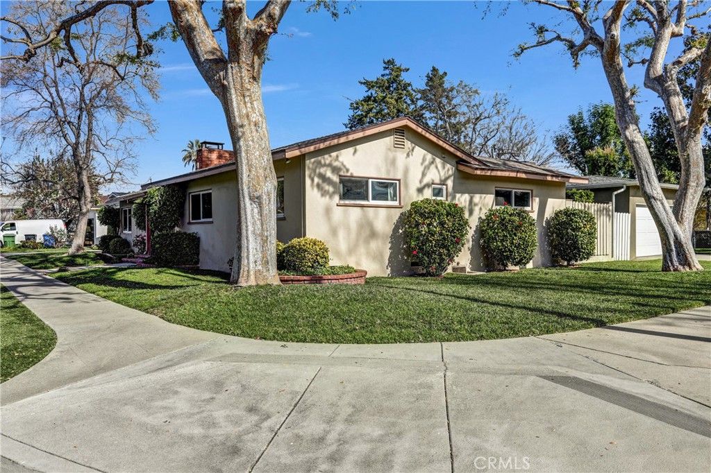 Image 3 of property listing at 5906 Colbath, Valley Glen, CA 91401