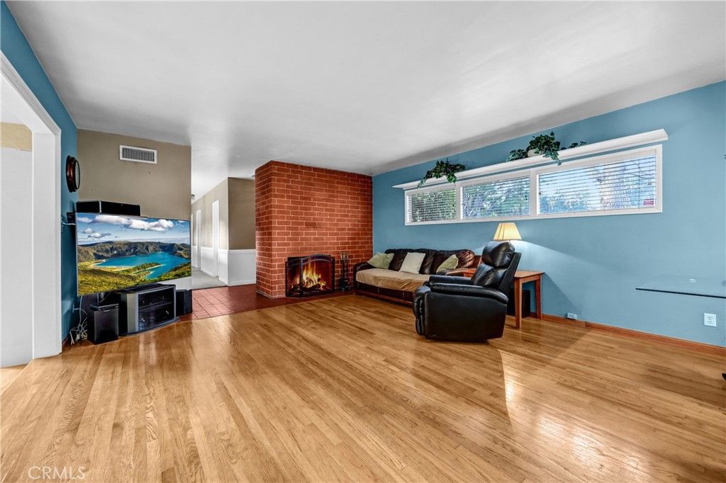 Image 6 of property listing at 5906 Colbath, Valley Glen, CA 91401