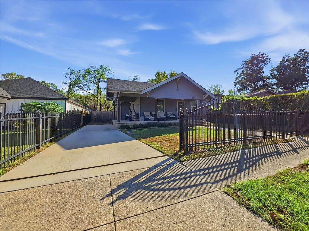 1328 Elmwood Avenue, Fort Worth, TX 76104 — photo 3