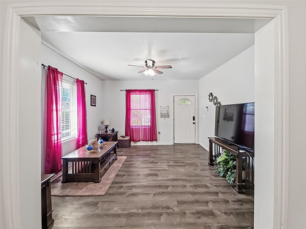 1328 Elmwood Avenue, Fort Worth, TX 76104 — photo 4