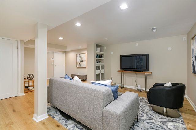 6001 60th Avenue NE, Seattle, WA 98115