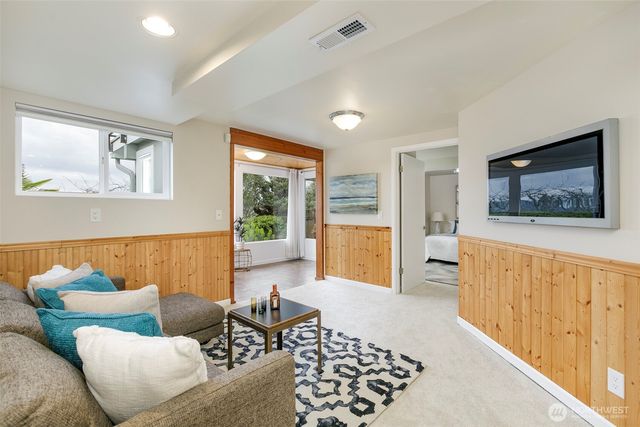 6001 60th Avenue NE, Seattle, WA 98115