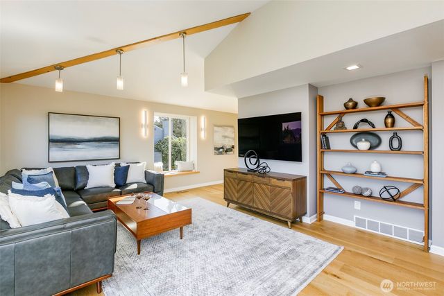 6001 60th Avenue NE, Seattle, WA 98115