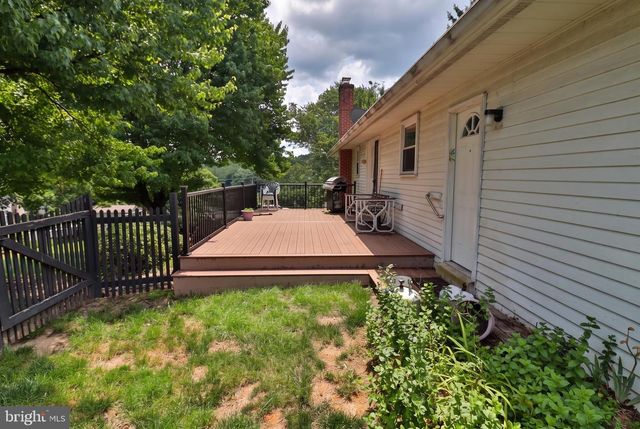 51 MILLER DR, Manheim, PA 17545