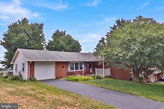 51 MILLER DR, Manheim, PA 17545