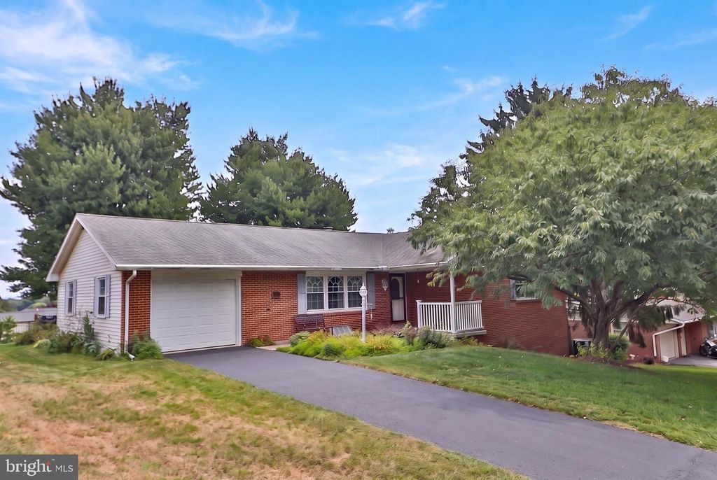 51 MILLER DR, Manheim, PA 17545