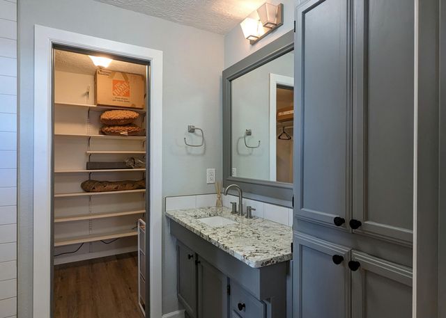 10031 Guadalupe Trail NW A, Albuquerque, NM 87114