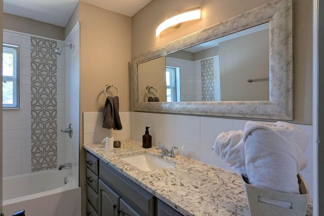 10031 Guadalupe Trail NW A, Albuquerque, NM 87114