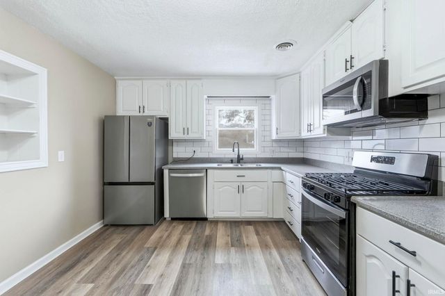 517 Springbrook Road, Fort Wayne, IN 46825