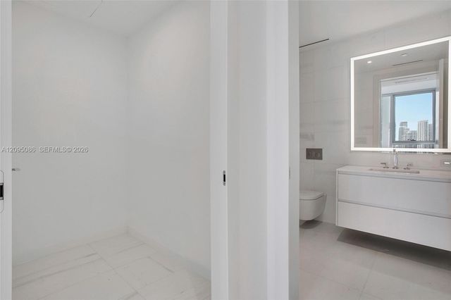 300 Biscayne Boulevard Way 3108, Miami, FL 33131