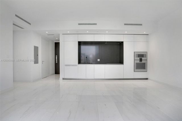 300 Biscayne Boulevard Way 3108, Miami, FL 33131