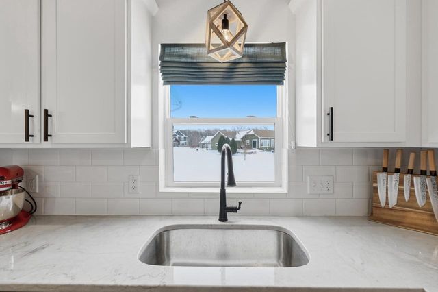 6480 Revere Pass, Deforest, WI 53532