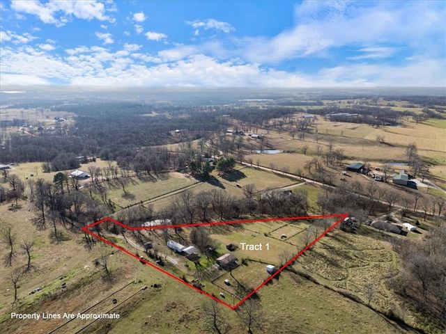 12246 S Pleasant Valley Road, Gentry, AR 72734