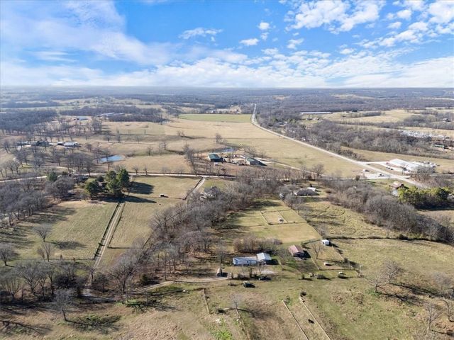 12246 S Pleasant Valley Road, Gentry, AR 72734