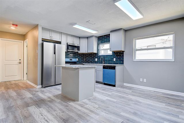 130 42ND AVENUE N, St Petersburg, FL 33703