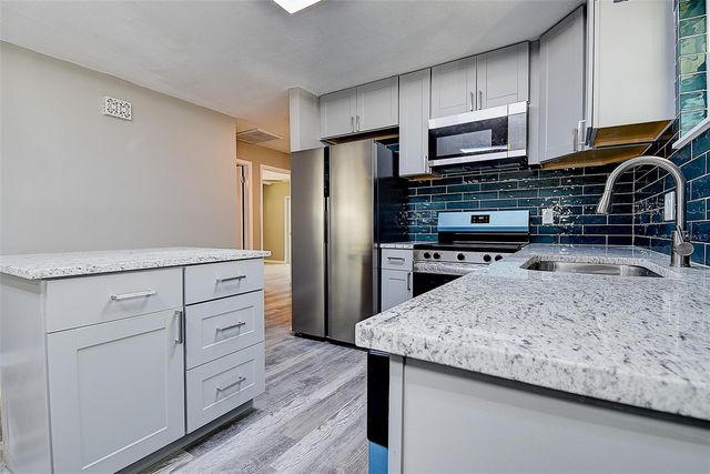 130 42ND AVENUE N, St Petersburg, FL 33703