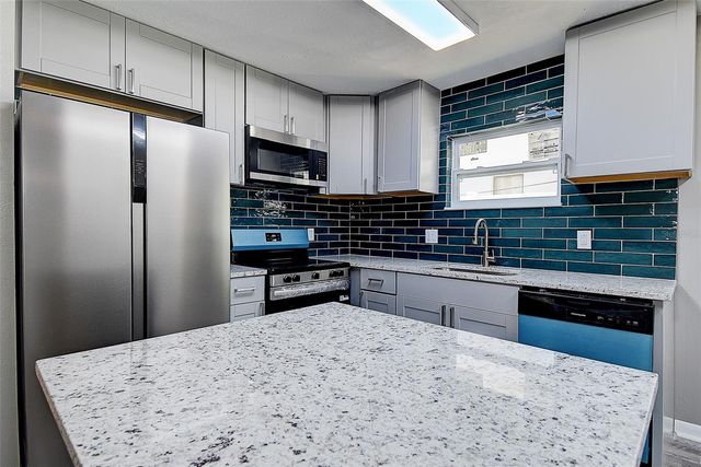 130 42ND AVENUE N, St Petersburg, FL 33703