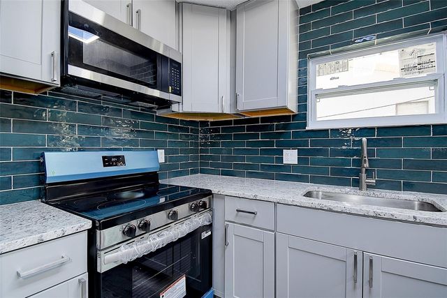 130 42ND AVENUE N, St Petersburg, FL 33703