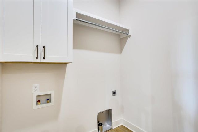 196 S Wellcrest Ct., Wichita, KS 67052