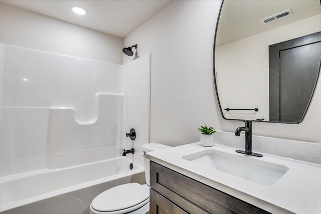 196 S Wellcrest Ct., Wichita, KS 67052