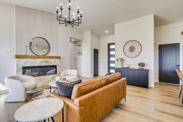 196 S Wellcrest Ct., Wichita, KS 67052