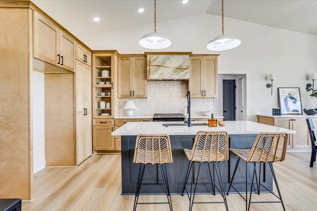 196 S Wellcrest Ct., Wichita, KS 67052