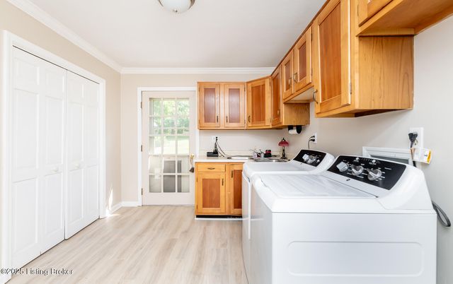 3519 Chenoweth Run Rd, Louisville, KY 40299