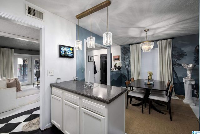 3017 Massey Rd Apt C, Vestavia Hills, AL 35216