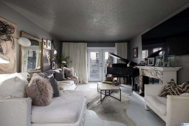 3017 Massey Rd Apt C, Vestavia Hills, AL 35216