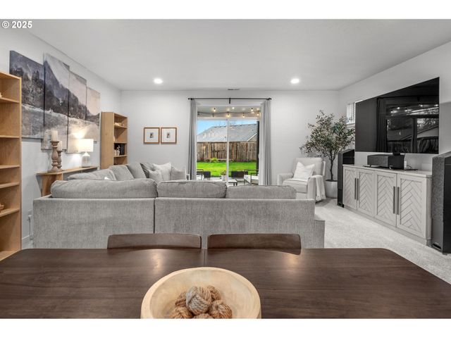 2427 S LINDEN St, Cornelius, OR 97113