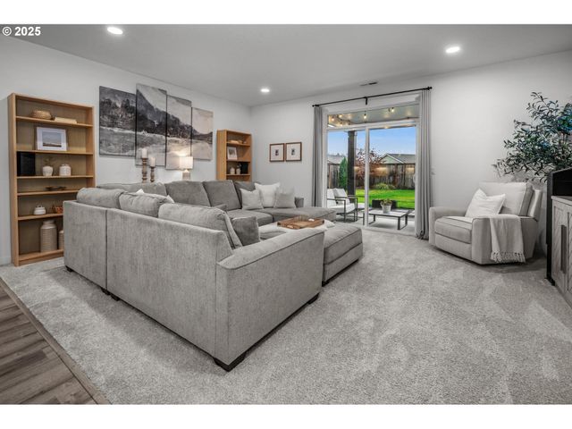 2427 S LINDEN St, Cornelius, OR 97113