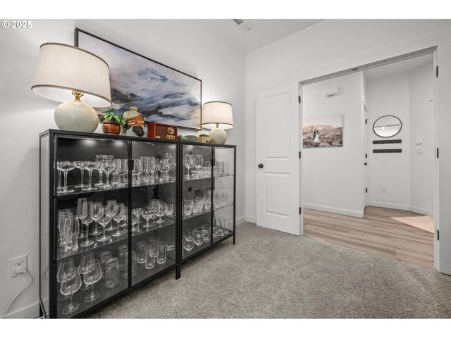 2427 S LINDEN St, Cornelius, OR 97113