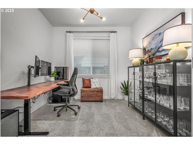 2427 S LINDEN St, Cornelius, OR 97113