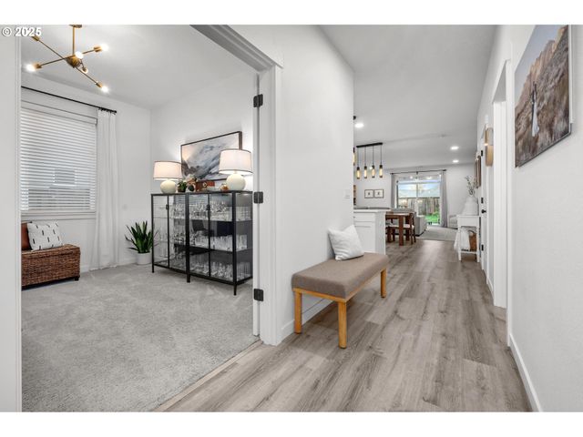 2427 S LINDEN St, Cornelius, OR 97113