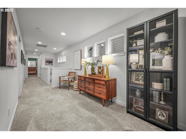 2427 S LINDEN St, Cornelius, OR 97113