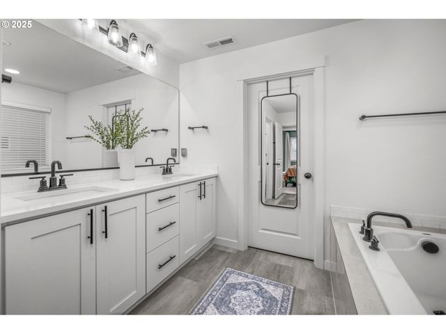 2427 S LINDEN St, Cornelius, OR 97113