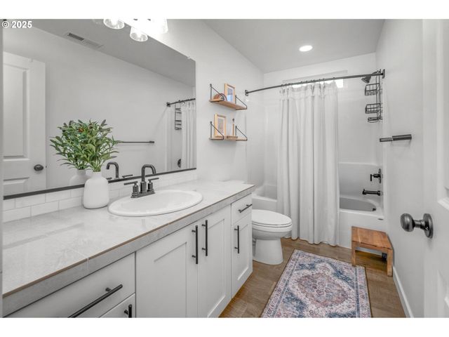 2427 S LINDEN St, Cornelius, OR 97113