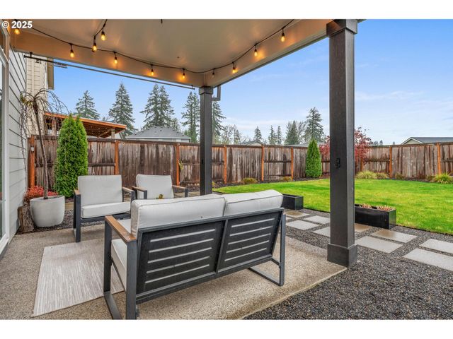 2427 S LINDEN St, Cornelius, OR 97113