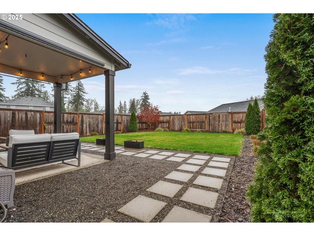 2427 S LINDEN St, Cornelius, OR 97113