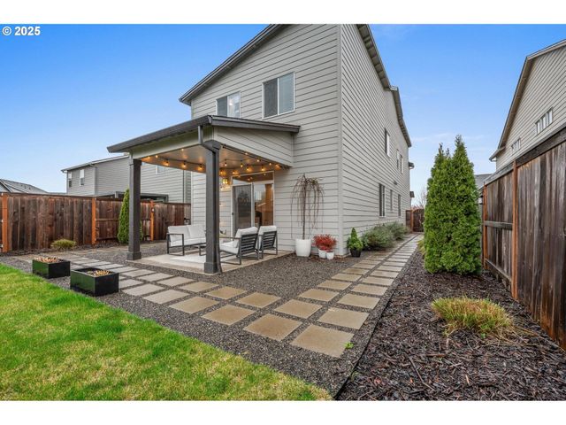 2427 S LINDEN St, Cornelius, OR 97113