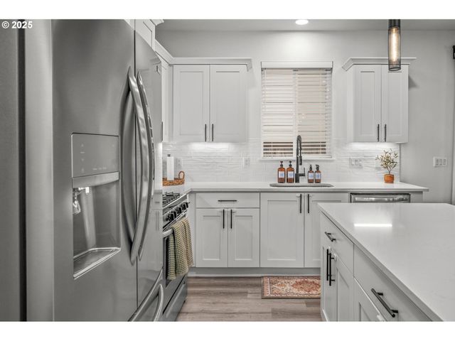 2427 S LINDEN St, Cornelius, OR 97113