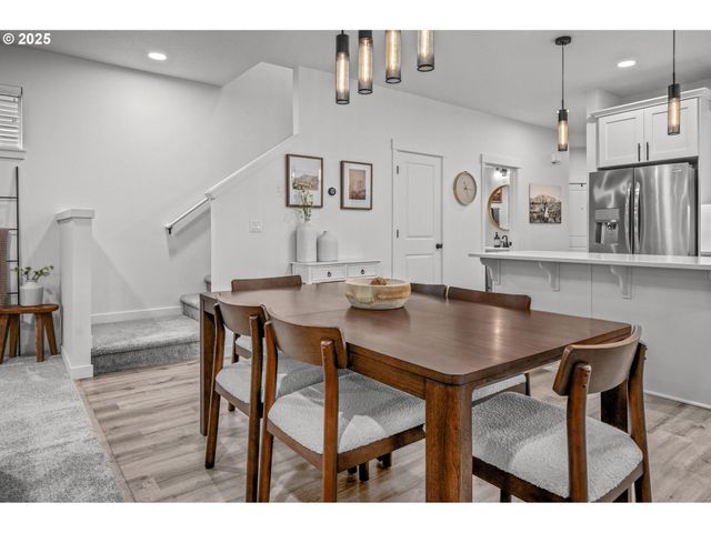 2427 S LINDEN St, Cornelius, OR 97113