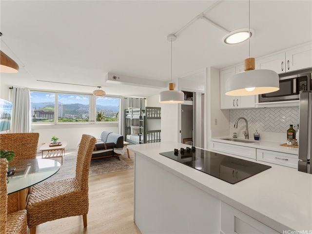 445 Seaside Avenue 701, Honolulu, HI 96815