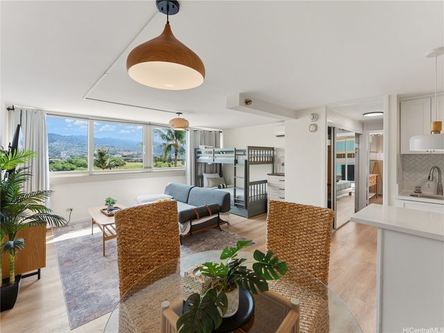 445 Seaside Avenue 701, Honolulu, HI 96815