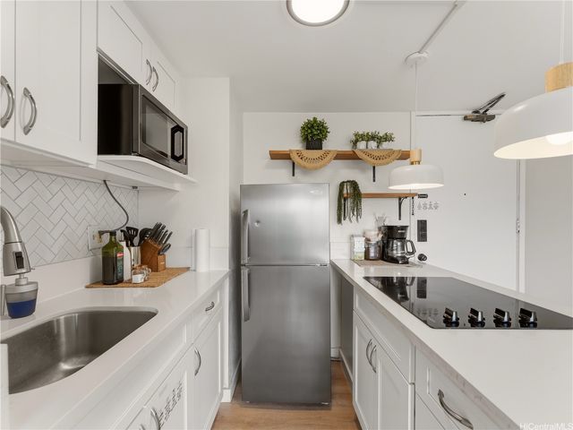 445 Seaside Avenue 701, Honolulu, HI 96815